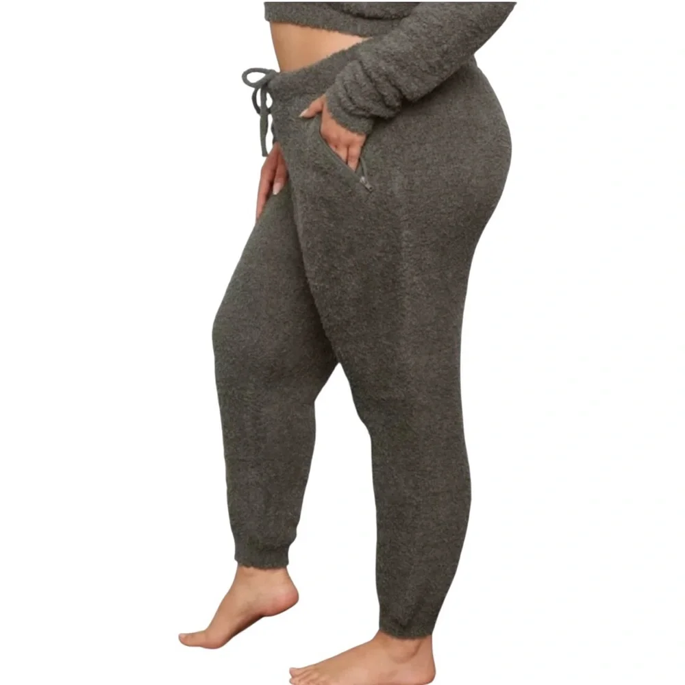 SKIMS Teddy Sherpa Jogger in Juniper - Picture 2 of 8